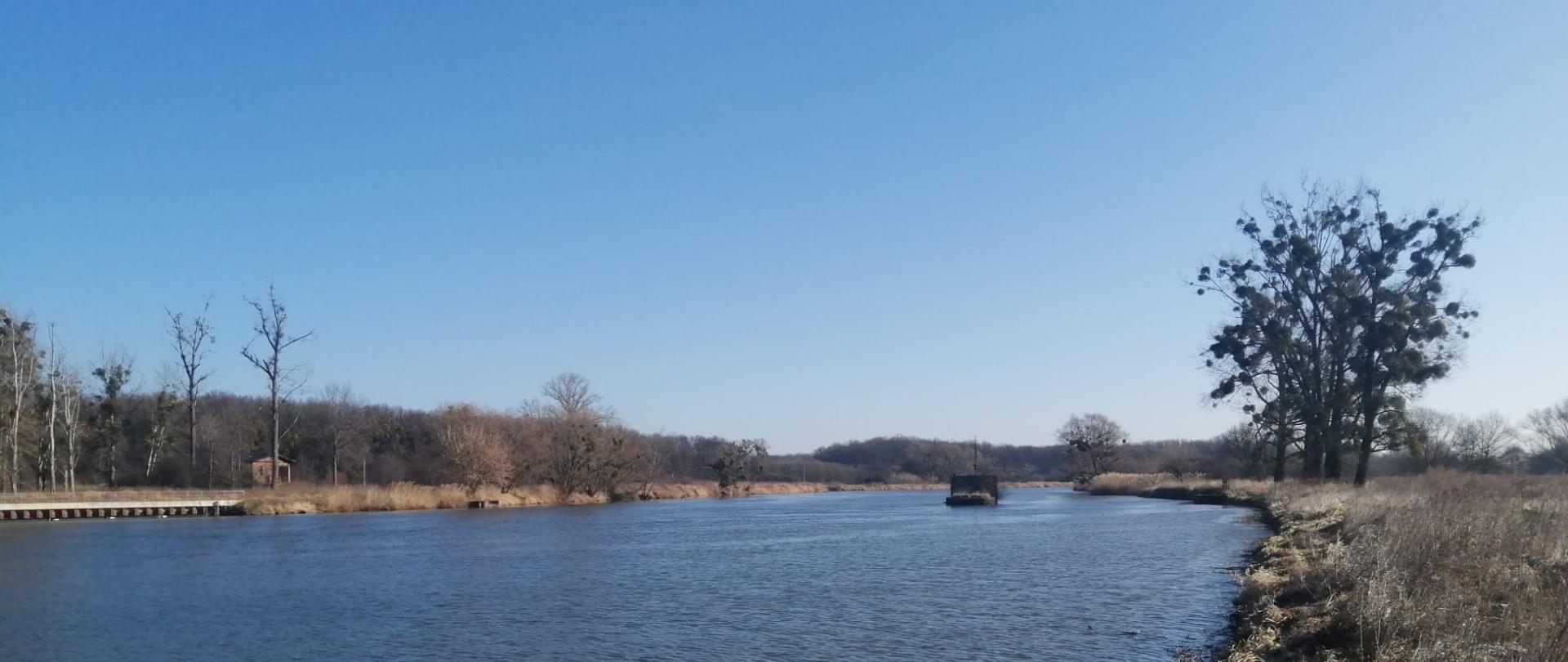 Płynąca rzeka Odra