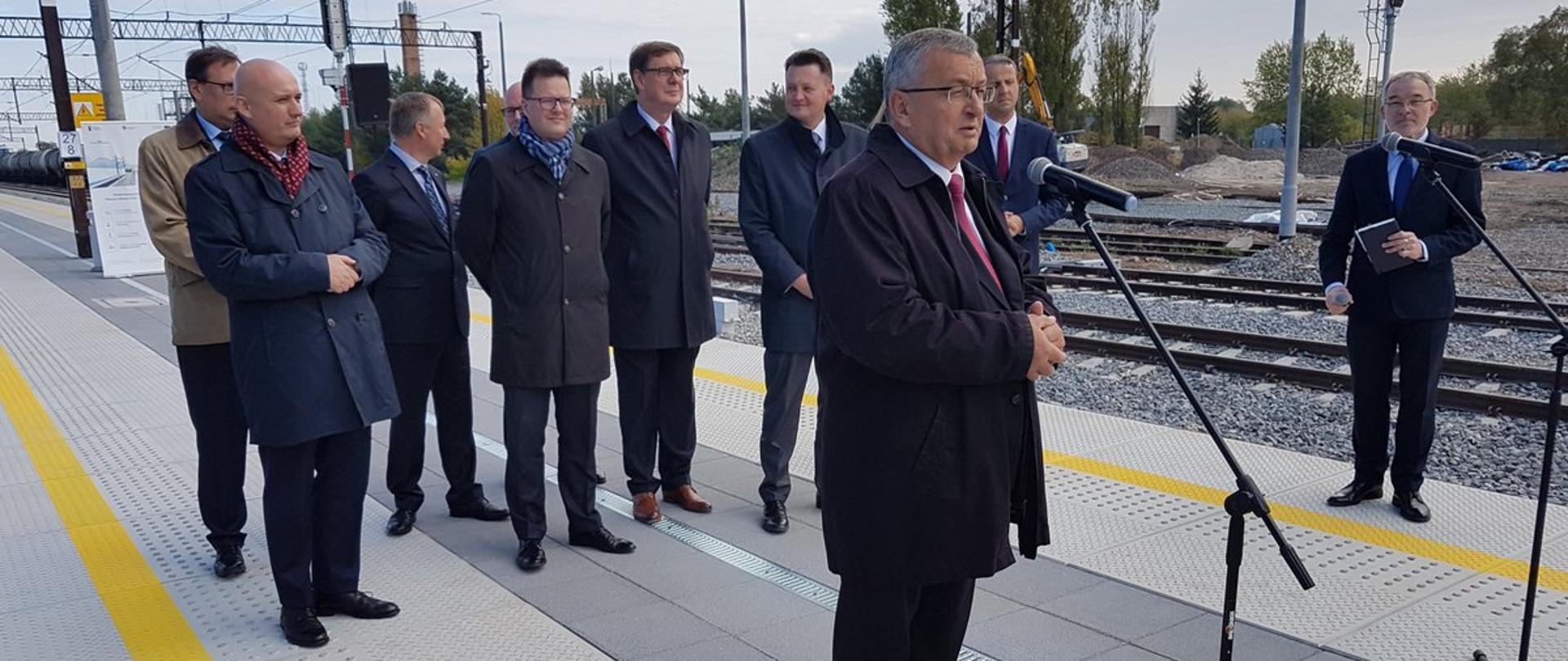 W Poznaniu i okolicach widać już efekty modernizacji polskiej kolei - powiedział minister infrastruktury A. Adamczyk
