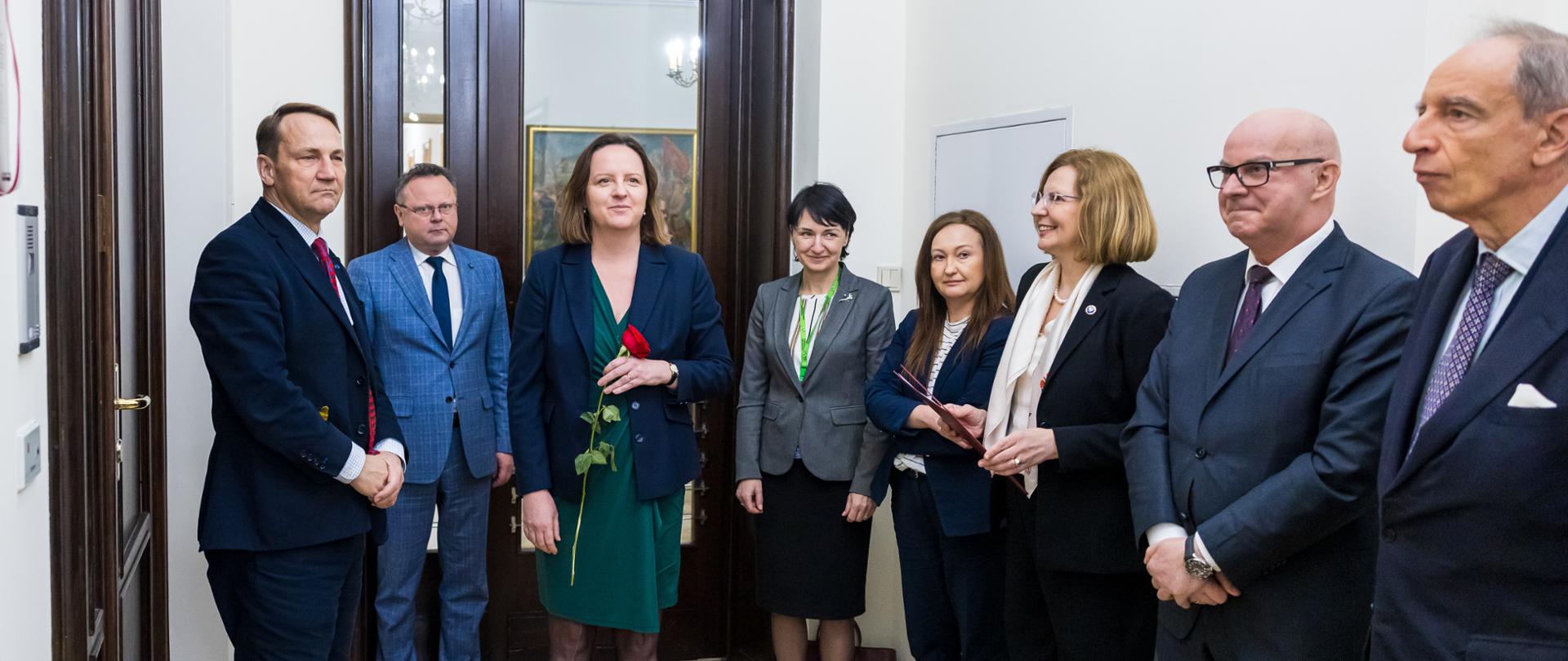 Odsłonięcie przez min. Spraw Zagranicznych Radosława Sikorskiego, tablicy w budynku MSZ