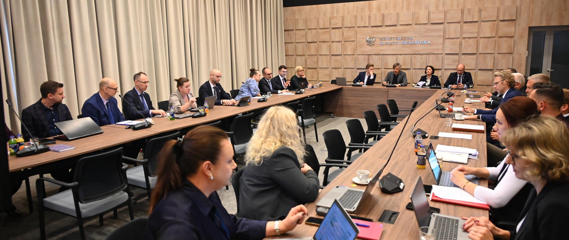 Spotkanie Komitetu Koordynacyjnego Programu "Czyste Powietrze" w siedzibie Ministerstwa Klimatu i Środowiska