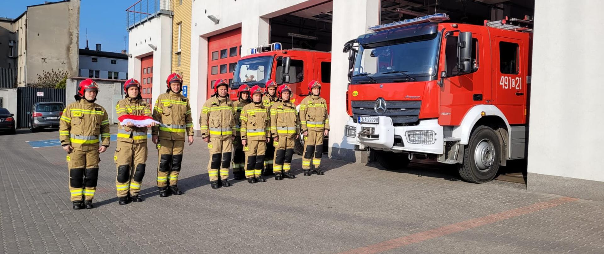 Dzień Flagi 2022 w KP PSP Nakło