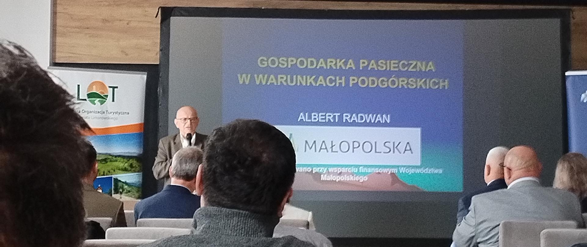 Widok sali konferencyjnej i uczestników