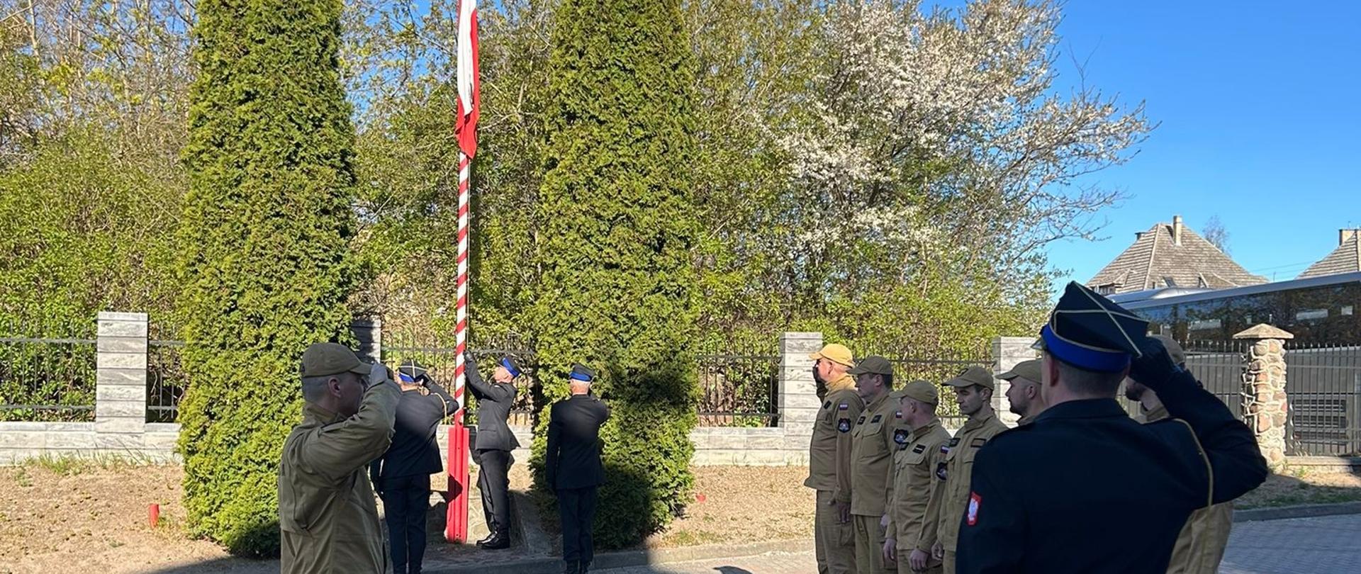 Uroczyste podniesienie Flagi Państwowej okazji Dnia Flagi Rzeczypospolitej Polskiej