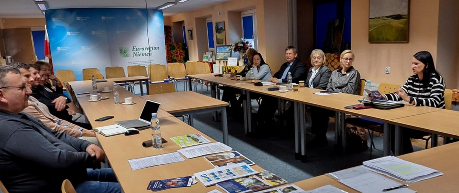 posiedzenie Rady Powiatowej Podlaskiej Izby Rolniczej w Suwałkach wraz z przedstawicielką US w Suwałkach, która omawia wdrożenie KSeF