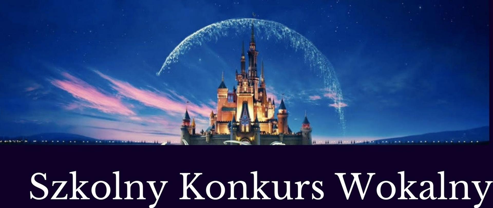 Plakat z motywem bajki Disneya w kolorze ciemnogranatowego tła z białymi napisami. Grafika mikrofonu na środku plakatu z duża informacją dotyczacą daty i godziny konkursu. 