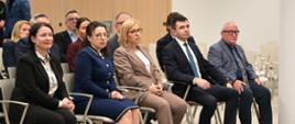 Na zdjęciu od lewej strony: Dorota Zawadzka-Stępniak, prezes zarządu NFOŚiGW, Anna Grygierek, burmistrz Gminy Strumień, Paulina Hennig-Kloska, ministra Klimatu i Środowiska, Rafael Rokaszewicz, prezydent Miasta Głogowa, zastępca prezesa zarządu NFOŚiGW.