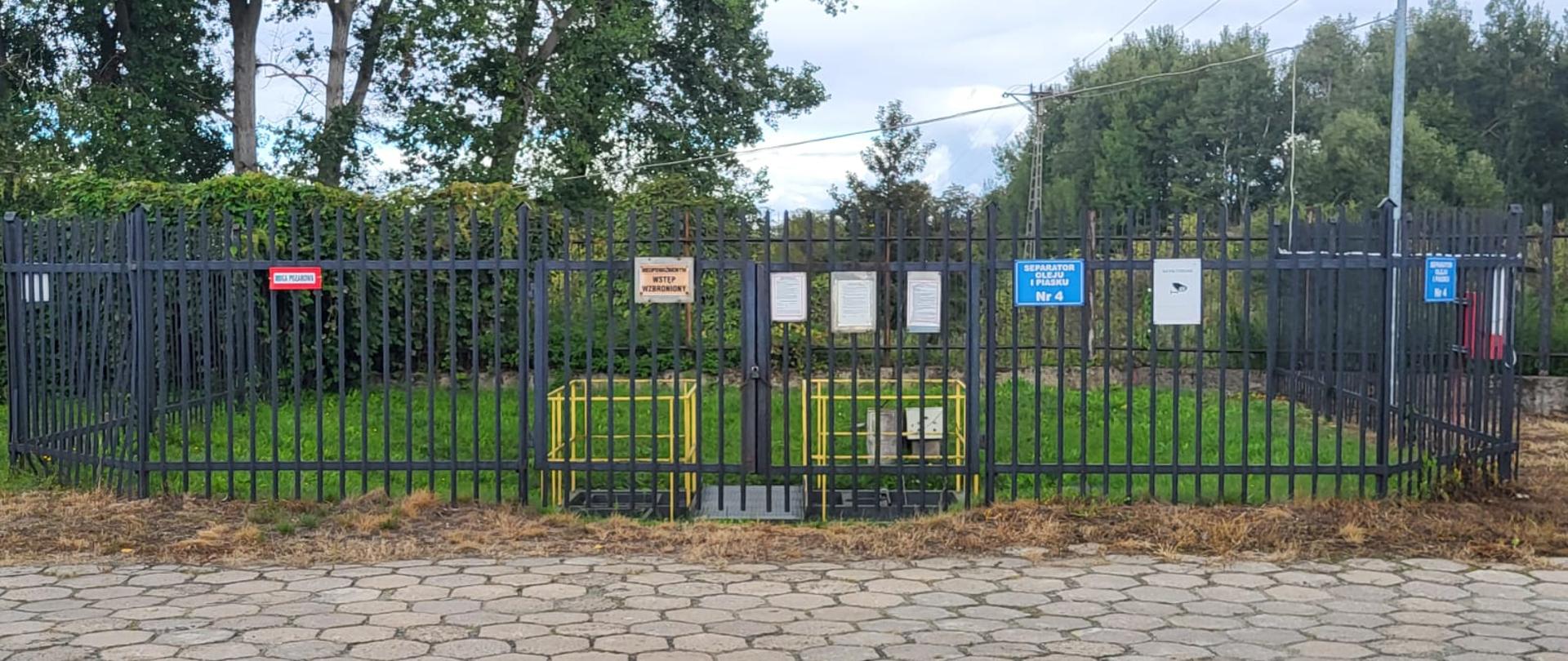 Na zdjęciu widać instalację separatora oleju i piasku.