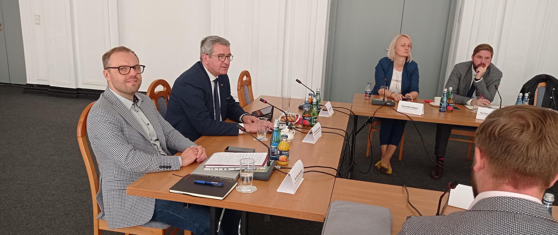 minister W. Murdzek na spotkaniu w sprawie szczepień