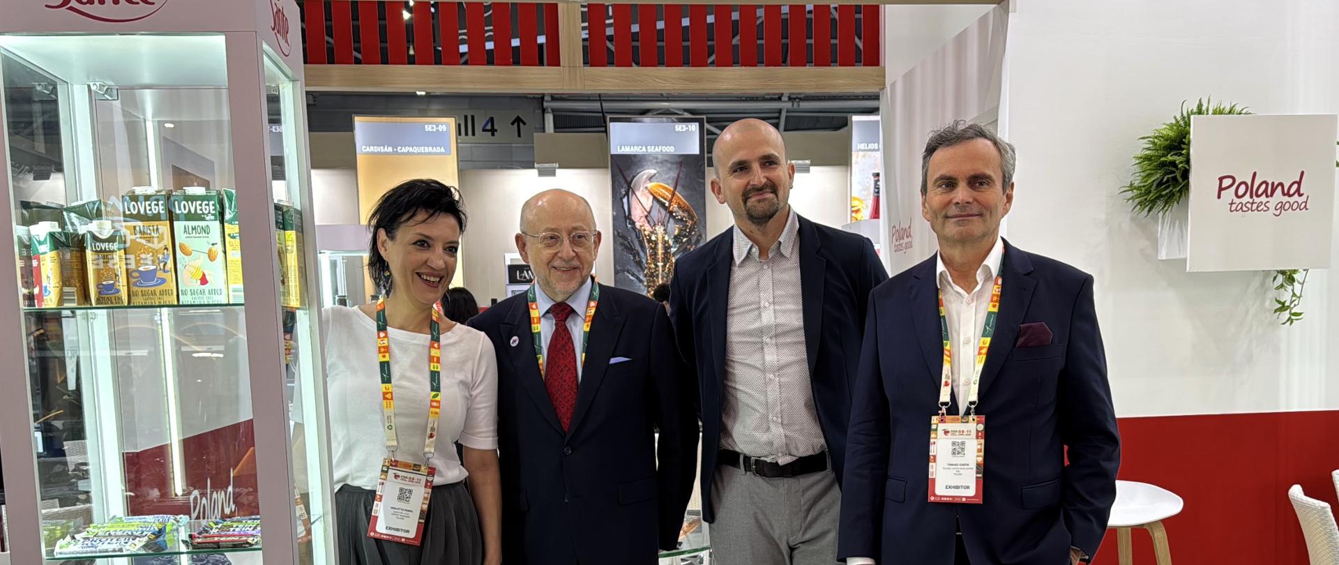 Oficjalna delegacja na stoisku firmy Sante