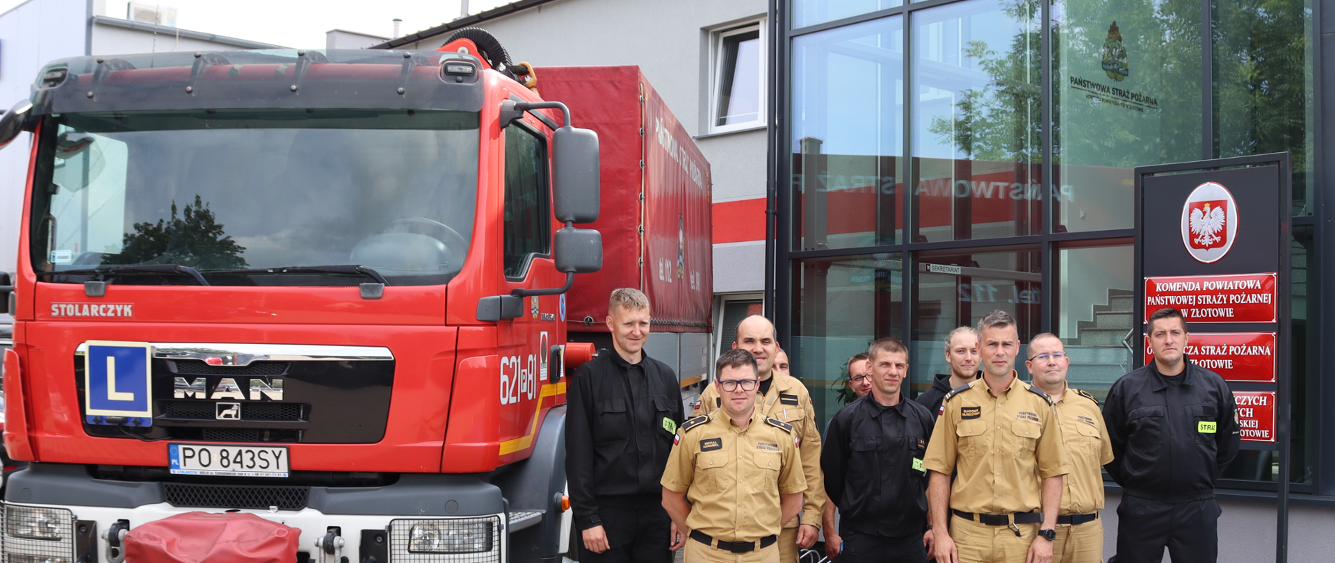 samochód strażacki strażacy