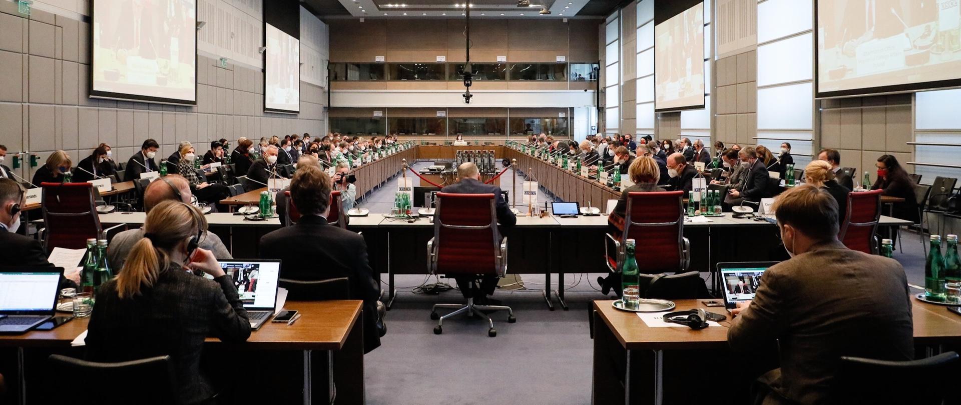 Minister Zbigniew Rau zainicjował w Wiedniu proces odnowienia dialogu na temat bezpieczeństwa europejskiego