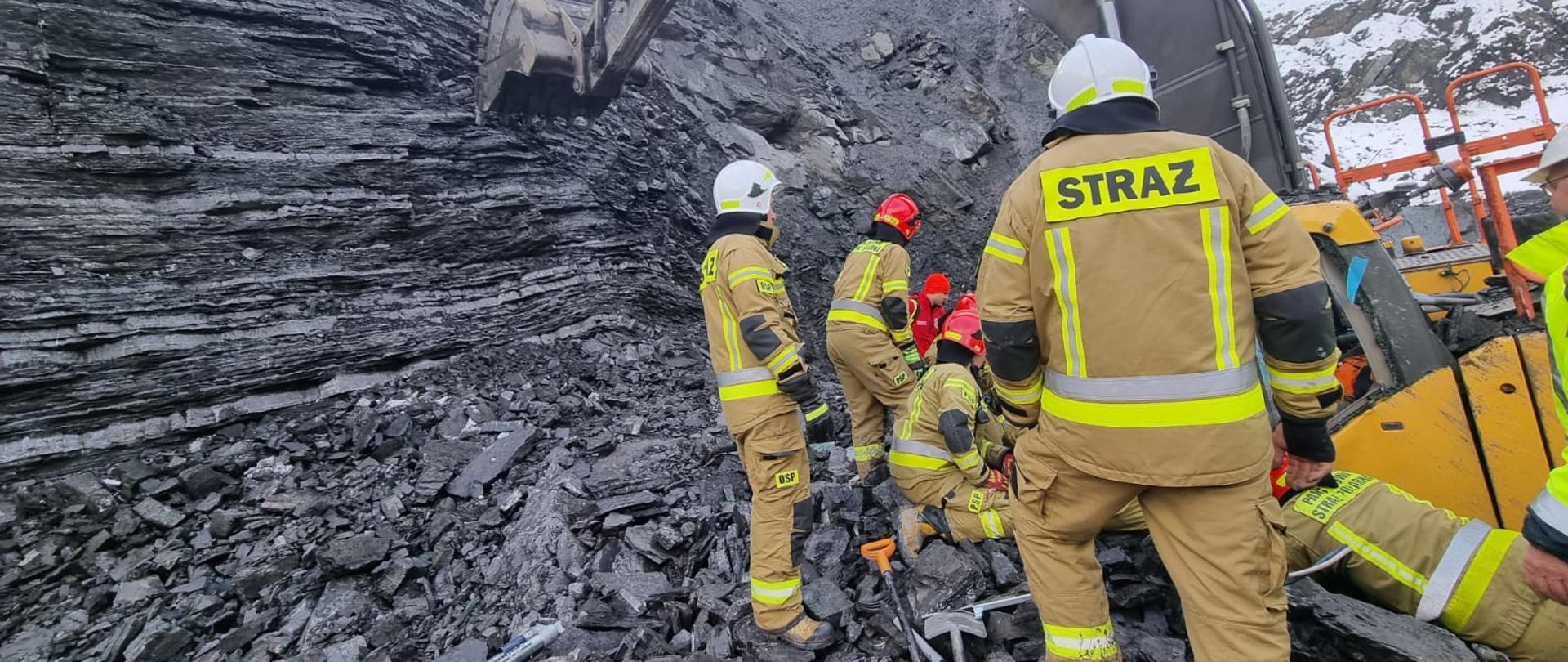 Zasypany kierowcy koparki na terenie Kopalni Surowców Skalnych w Wiśle