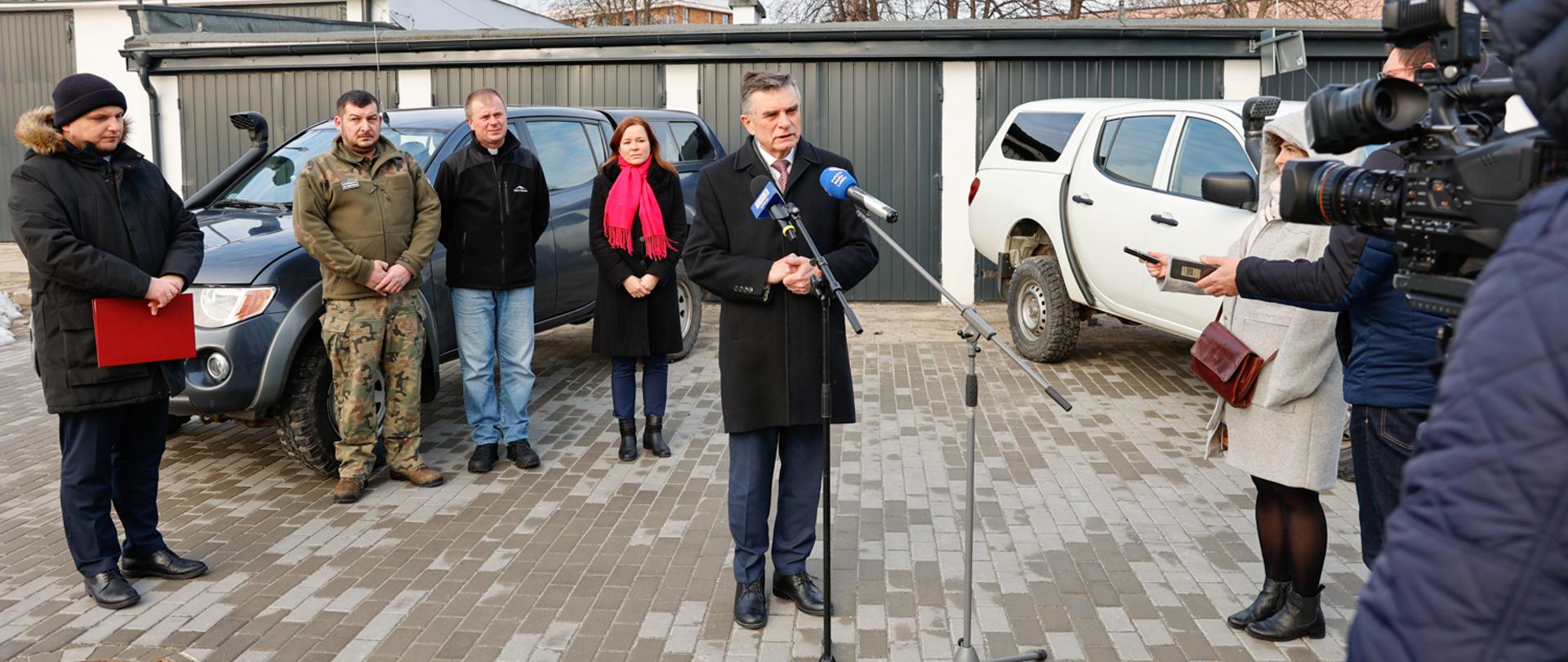 Przekazanie samochodów dla Caritas Diecezji Zamojsko-Lubaczowskiej