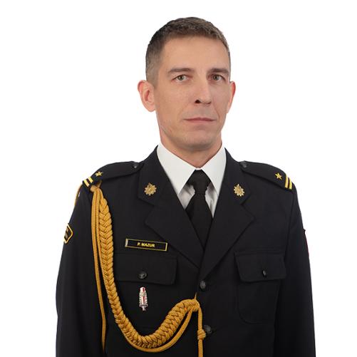 Zdjęcie portretowa w mundurze galowym mł. bryg. mgr inż. poż. Paweł Mazur 