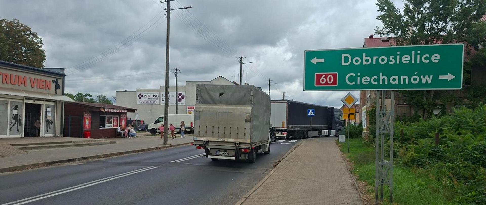 DK_60_Drobin, przejście przez miejscowość, samochody ciężarowe na drodze