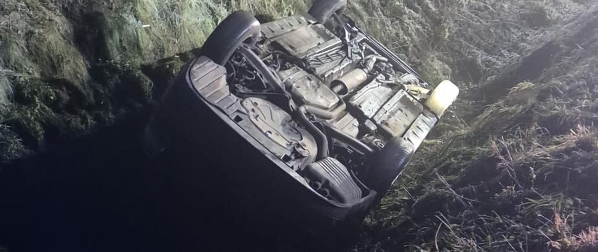 WYPADEK DROGOWY W MIEJSCOWOŚCI STRASZKÓWEK