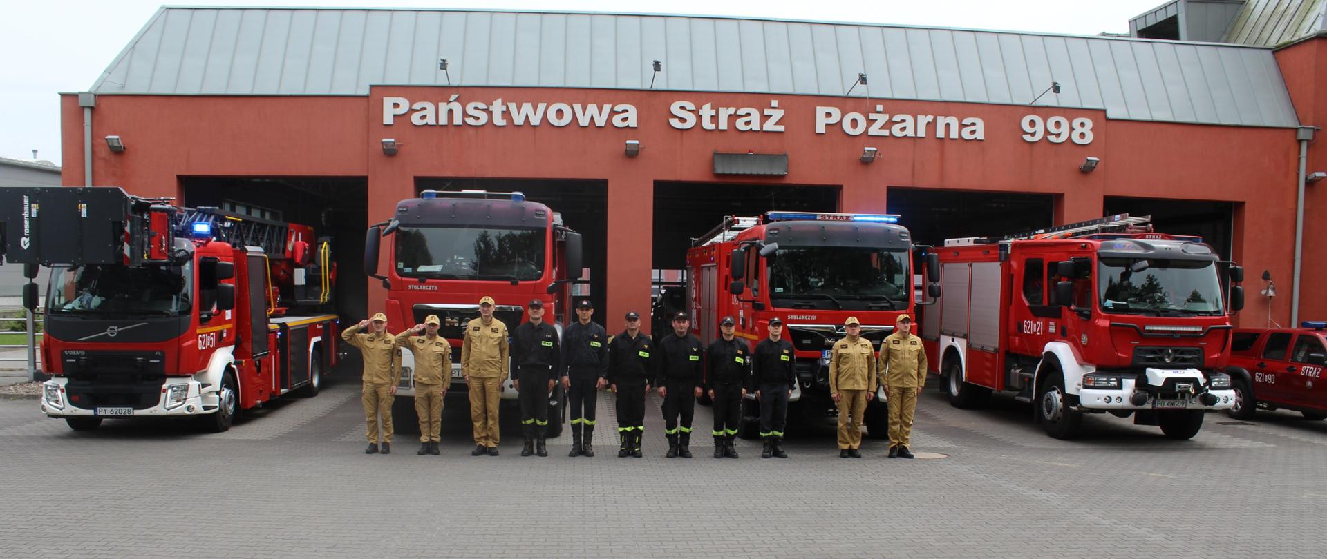 Strażacy oddają hołd