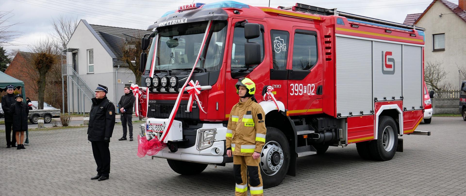 Nowy samochód gaśniczy dla OSP Cybinka