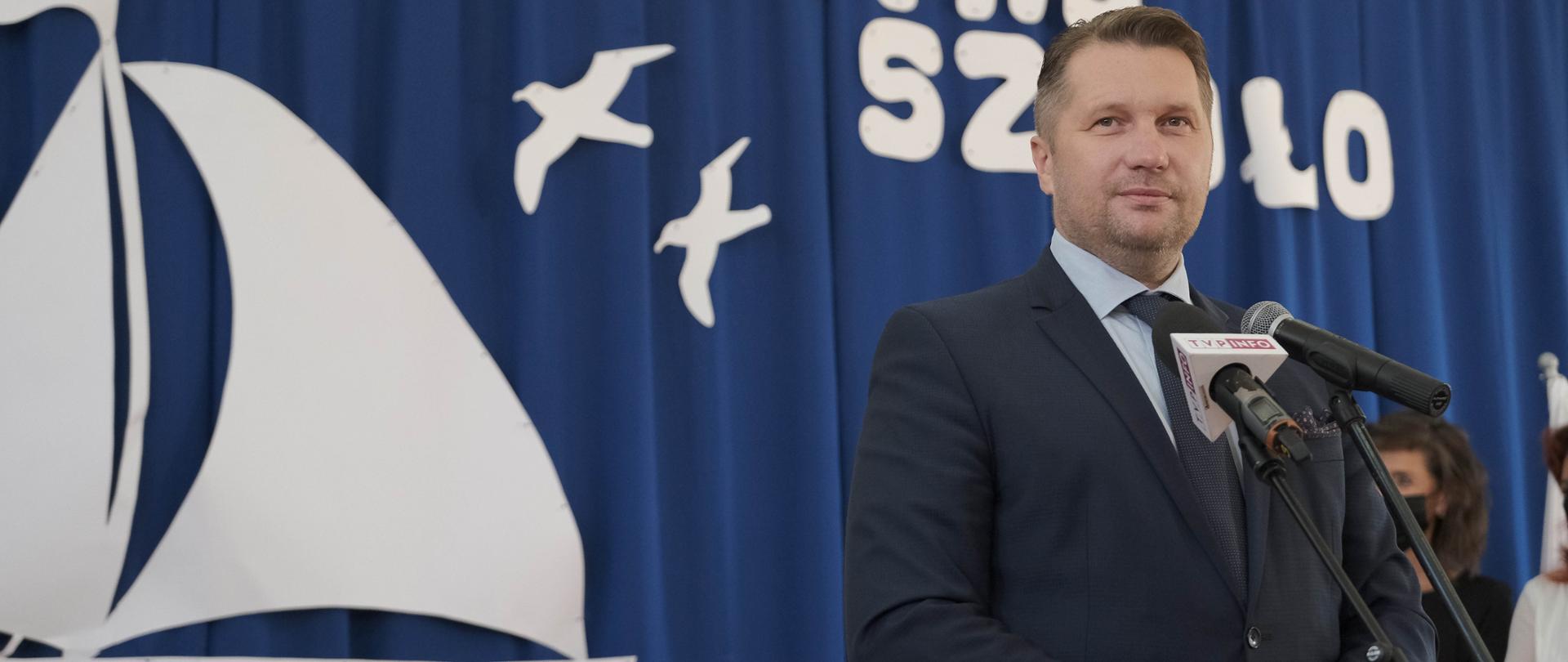 Minister Przemysław Czarnek z wizytą w Niepublicznej Szkole Podstawowej w Kozietułach