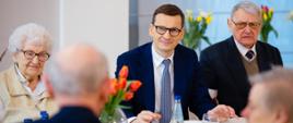 Premier Mateusz Morawiecki podczas spotkania we Wrocławiu z przedstawicielami środowisk kombatanckich.