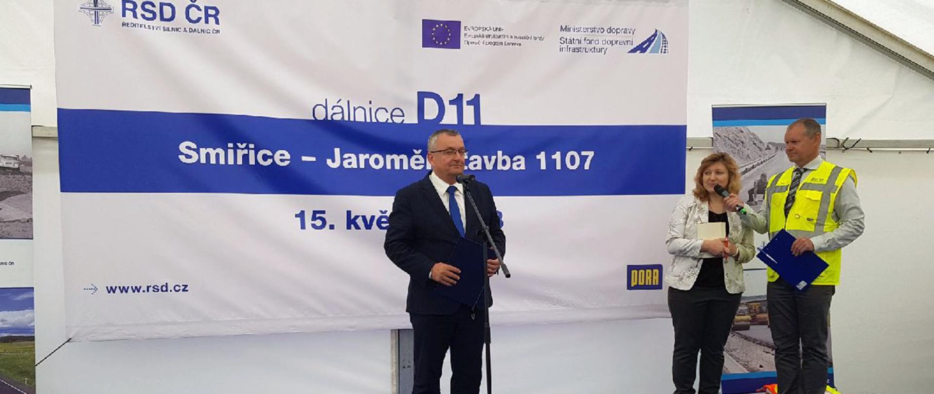 Minister Andrzej Adamczyk podczas rozpoczęcia budowy autostrady D11