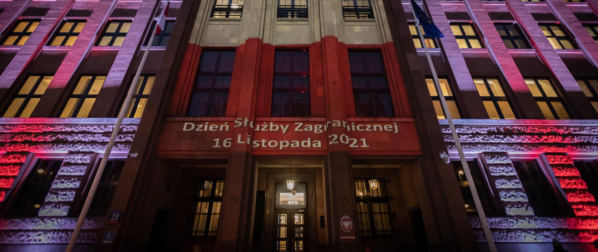 2021.11.16 Warszawa . Budynek MSZ , podswietlony gmach na DSZ .
Fot. Tymon Markowski / MSZ