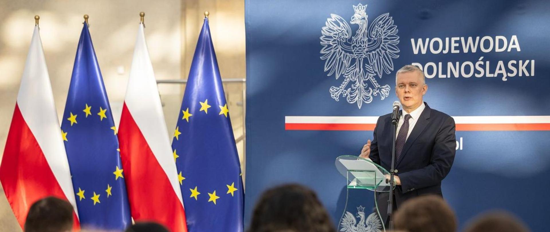 Konferencja prasowa po spotkaniu z samorządowcami. Przemawia minister MSWiA Tomasz Siemoniak