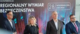 Na zdjęciu stoją od prawej: marszałek Szymon Ogłaza, minister Tomasz Siemoniak, posłanka Monika Rosa oraz jeszcze jedna osoba. W tle ścianka multimedialna.