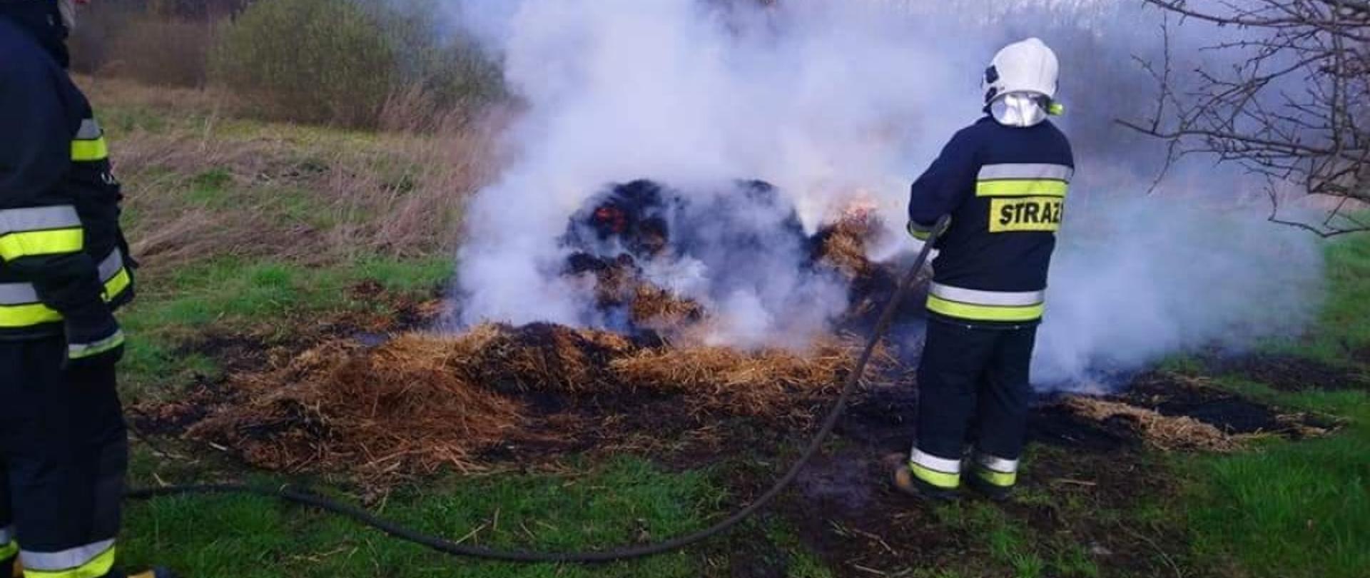 Pożar balotów słomy