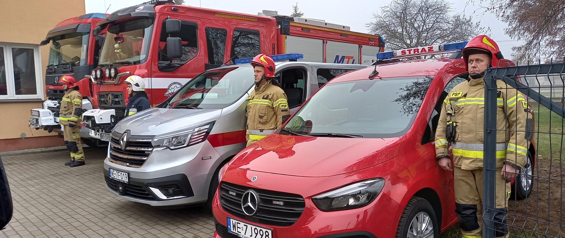 Pojazdy pożarnicze i sprzęt ratowniczy trafiły do strażaków z powiatu mławskiego