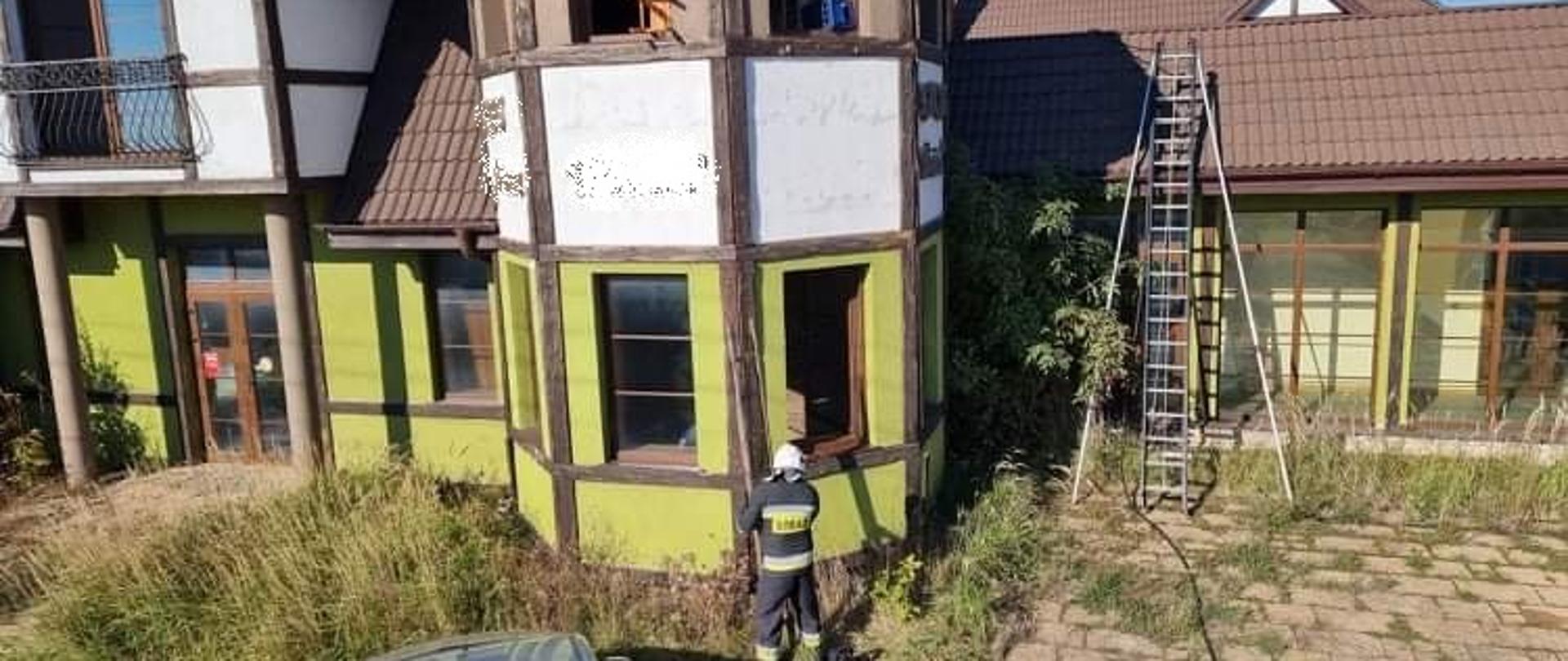 Pożar w budynku nieużytkowanej restauracji w Strzelnie