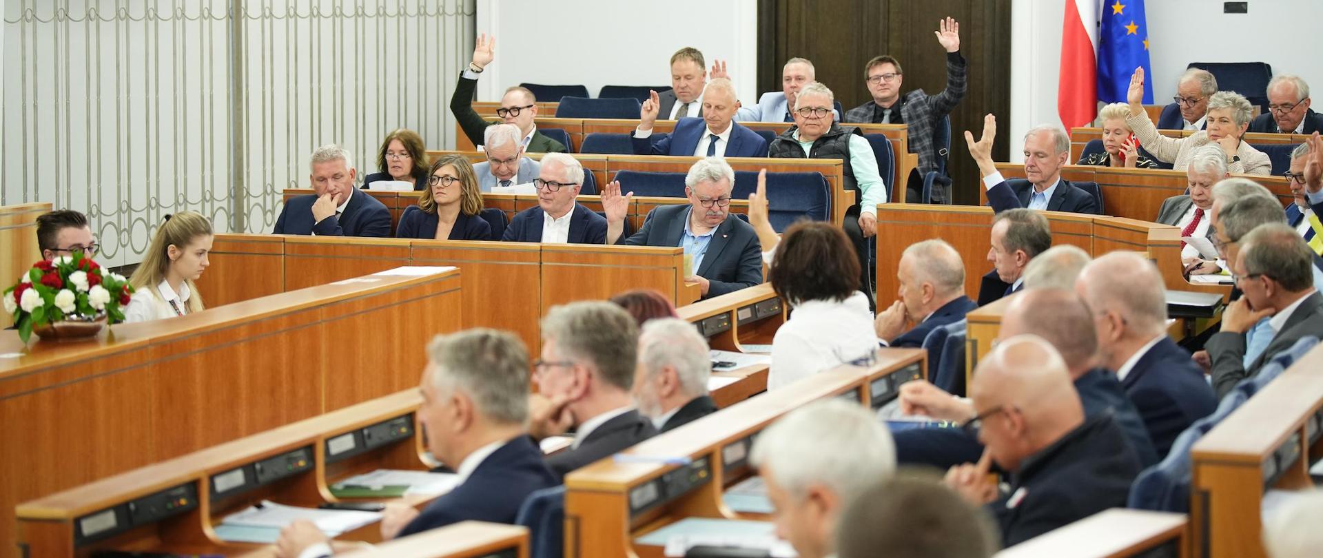 Senat przyjął ustawę o ochronie sygnalistów