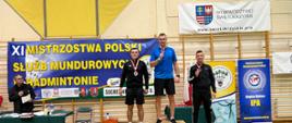 Konrad na 3 miejscu podium z medalem w ręku a obok pozostali finaliści