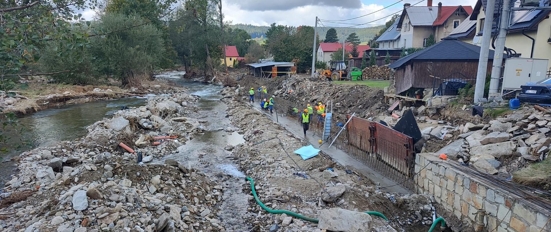 Prace po przejściu powodzi - powiat kłodzki.