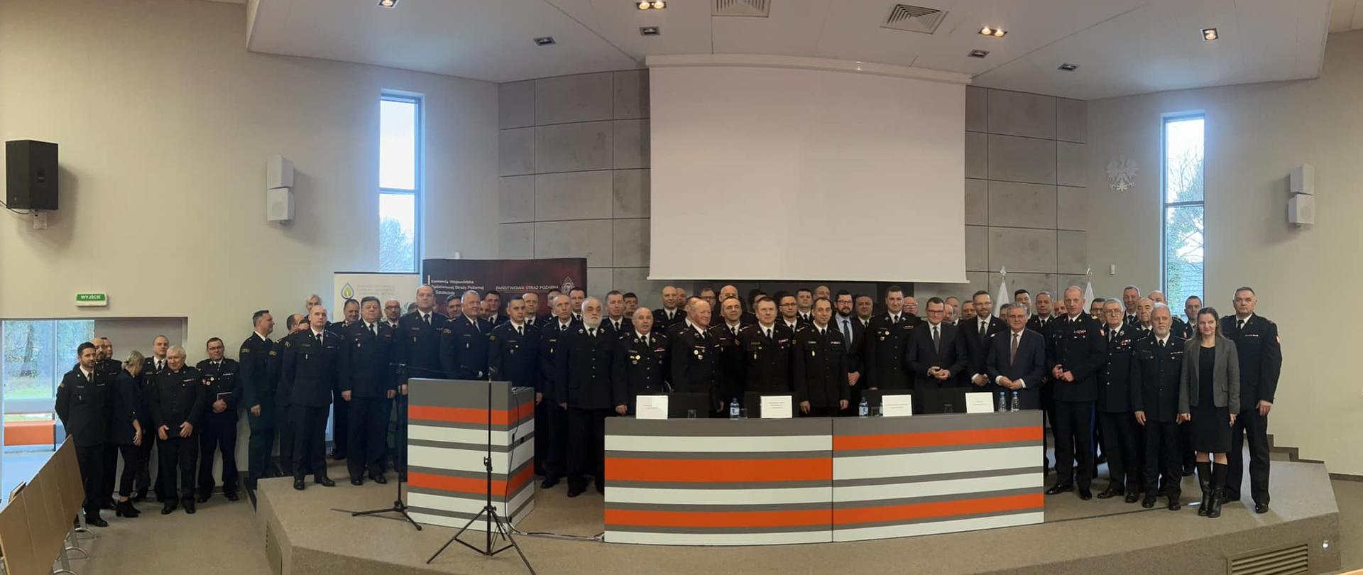 Zdjęcie grupowe uczestników spotkania