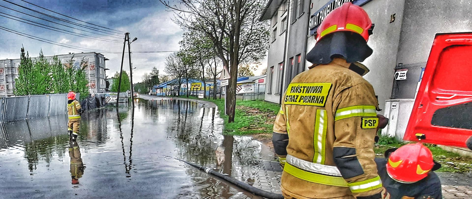 Strażacy podczas interwencji