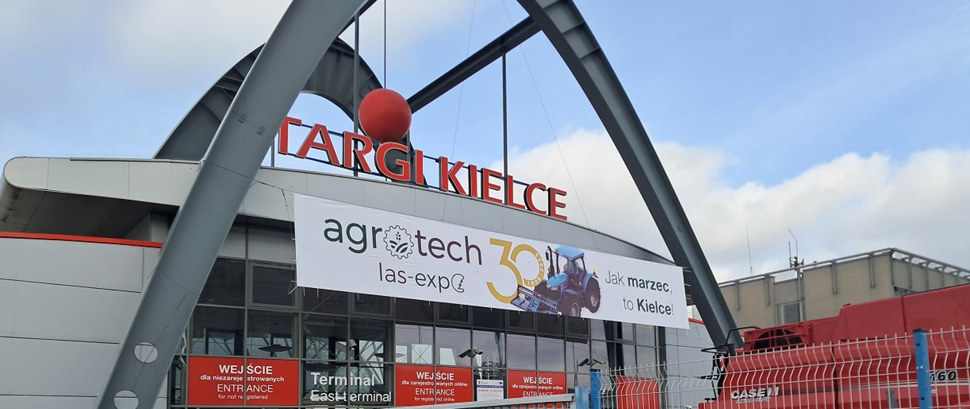 Zdjęcie przedstawia wejście na Halę Targów Kielce