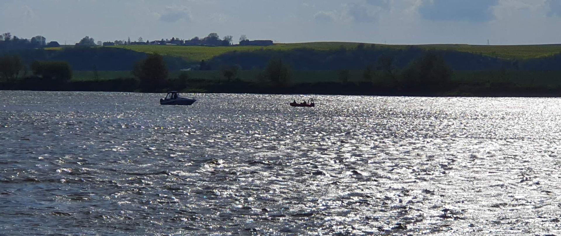 Łódź turystyczna oraz ratownicza na Wiśle