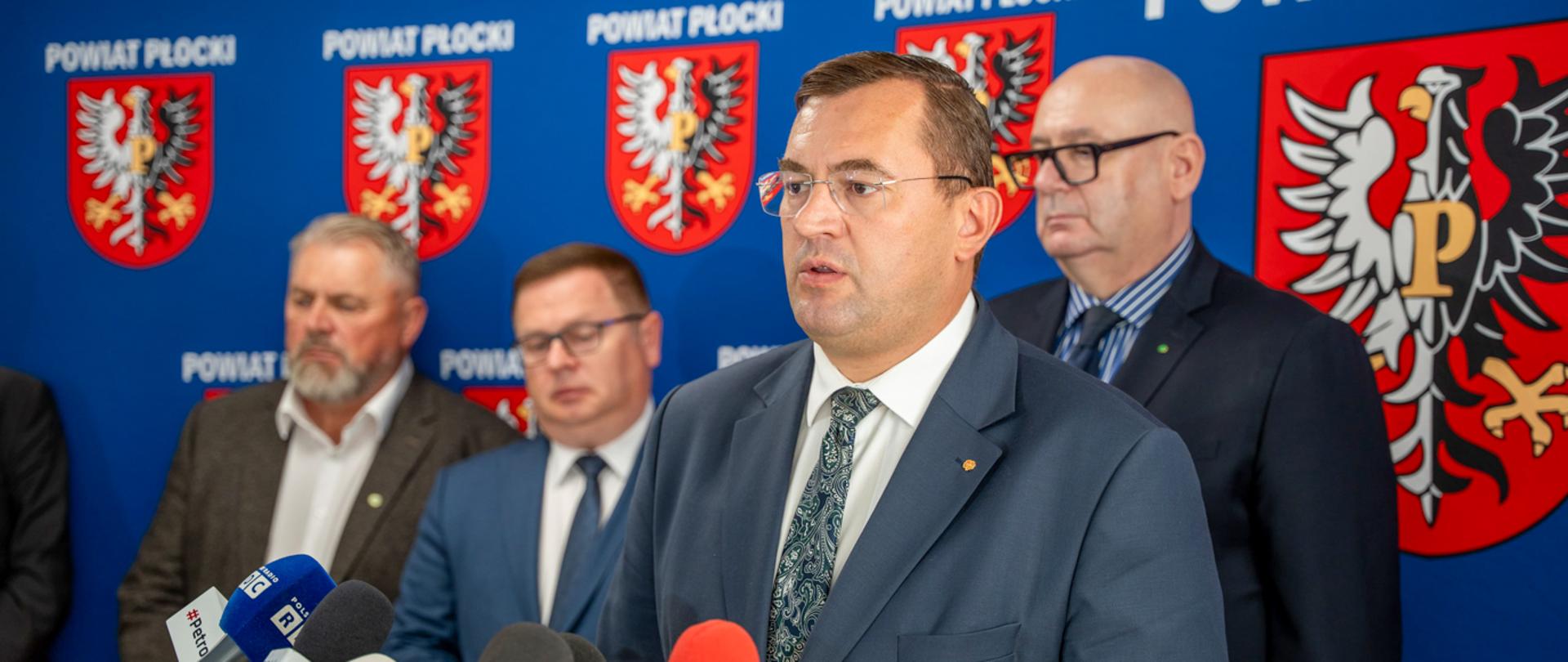 Minister Krajewski podczas wizyty w ELEWARZE