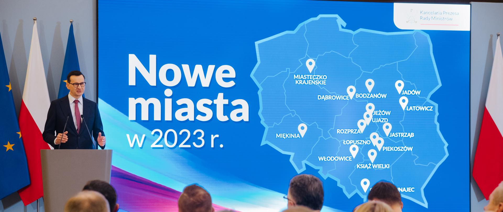 Premier Mateusz Morawiecki podczas konferencji pn. "Nowe miasta 2023 r." w KPRM. 