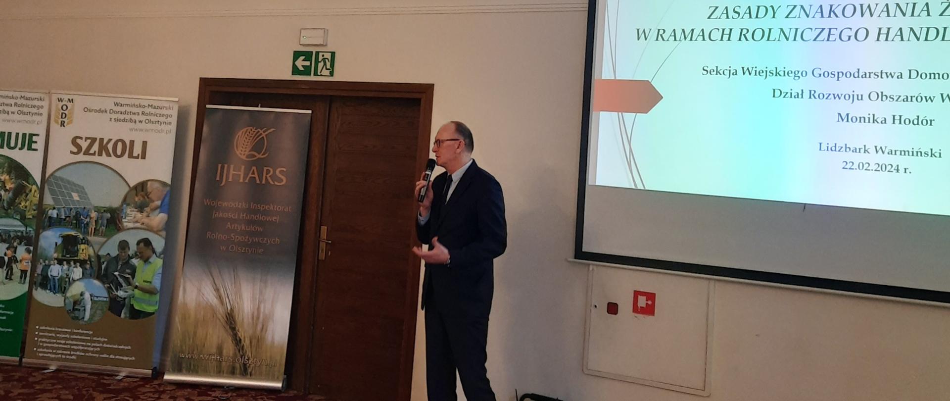 Warmińsko-Mazurski Wojewódzki Inspektor Jakości Handlowej Artykułów rolno-spożywczych Ryszard Piórkowski przemawiający do uczestników seminarium