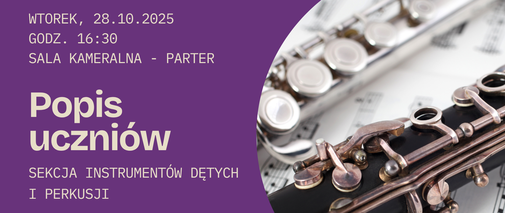 Grafika przedstawia zbliżenie klarnetu i fletu poprzecznego leżących na nutach. Tło plakatu jest w intensywnym fioletowym kolorze, który kontrastuje z metalicznym blaskiem instrumentów. Po lewej stronie widnieje jasny napis „Popis uczniów – Sekcja instrumentów dętych i perkusji” wraz z datą i miejscem wydarzenia.