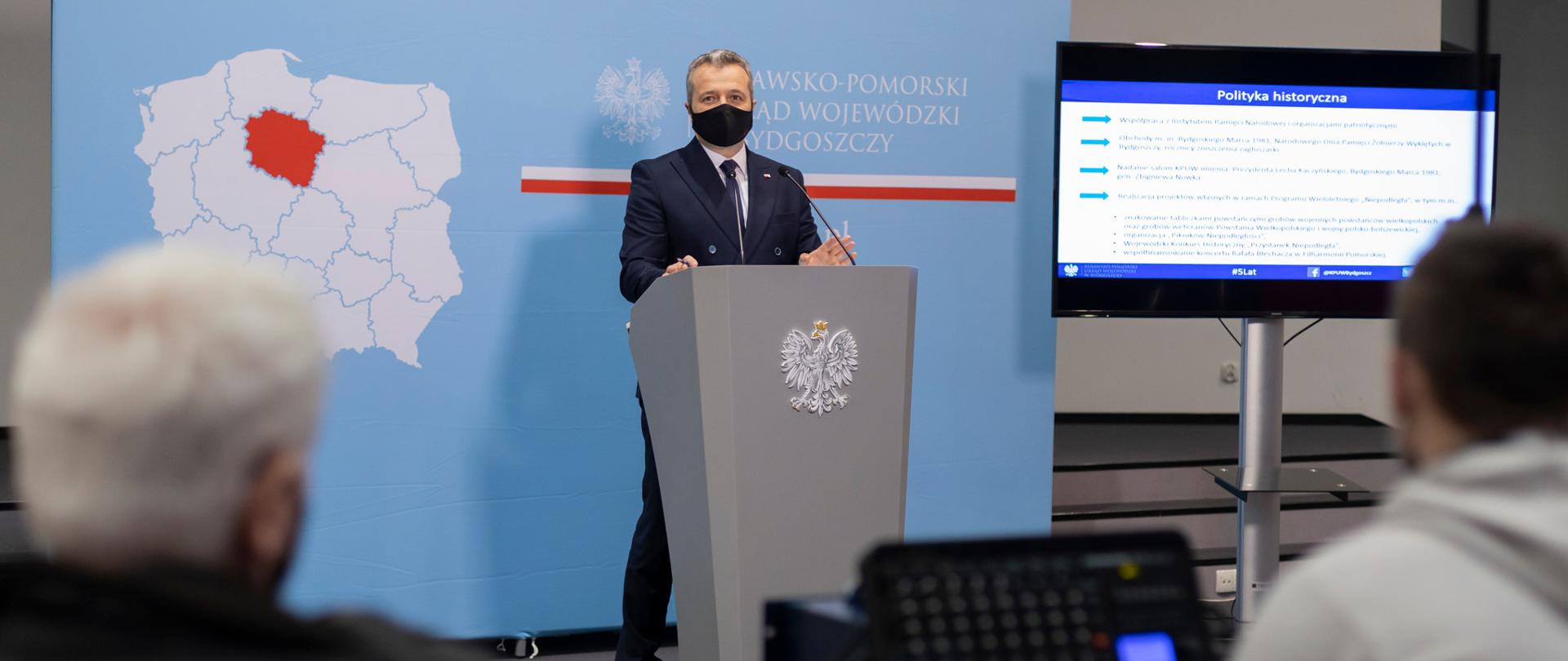 Wojewoda Mikołaj Bogdanowicz podczas podsumowania