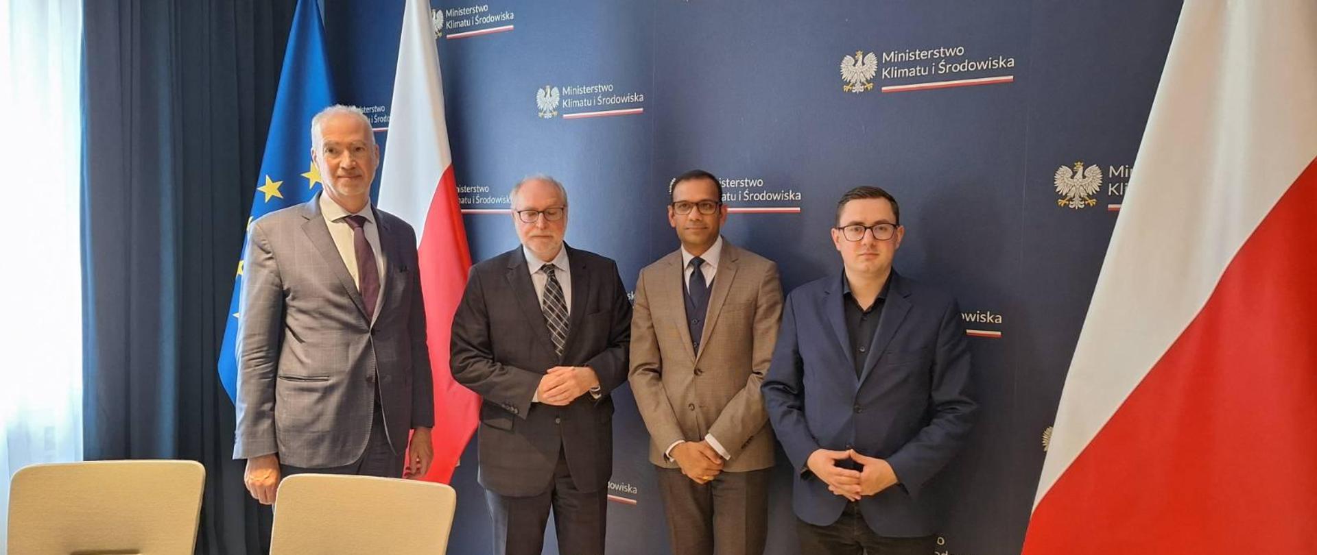 Wiceminister klimatu i środowiska Macieja Bando i Miłosza Motyki z Ambasadorem Francji Etienne de Poncins i wiceprezesem Grupy EDF