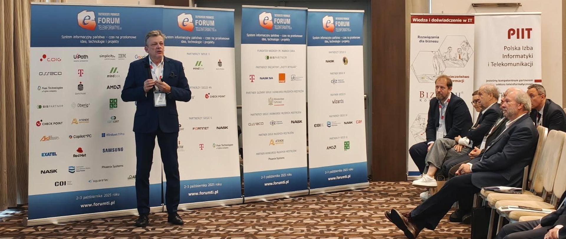 Wiceprezes Wód Polskich Jacek Jarząbek wygłosił prezentację pt. „Założenia i cele cyfrowej transformacji procesów zarządczych Państwowego Gospodarstwa Wodnego Wody Polskie” podczas sesji Forum Administracji Publicznej pn. „Cyfryzacja i automatyzacja procesów w administracji służbie obywateli”.