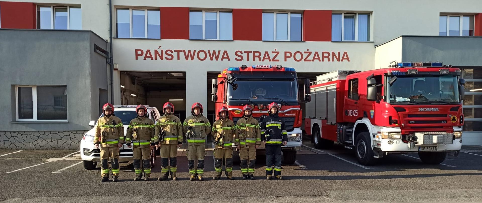 Strażacy z JRG nr 3 w Niemodlinie oddają hołd kolegom z Ukrainy