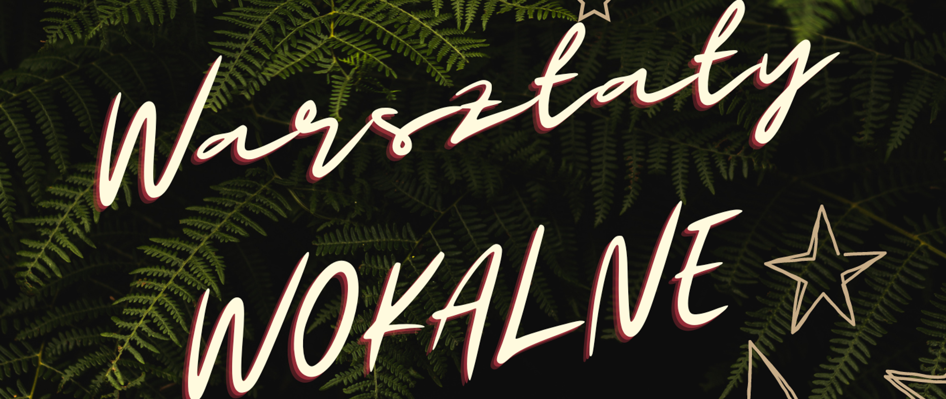 Grafika plakatu jest w ciemnej tonacji z paprociami leśnymi w tle. W lewym górnym rogu logo szkoły obok pełna nazwa szkoły oraz nazwa sekcji dętej. Następnie pełna nazwa wydarzenia - warsztaty wokalne. Poniżej kto prowadzi- prof. dr hab. Jacek Ozimkowski. dalej data - 13 grudnia środa 2023 r. następnie miejsce- nowa sala kameralna i godzina - od 14.00. Między tekstami rozsypane gwiazdki