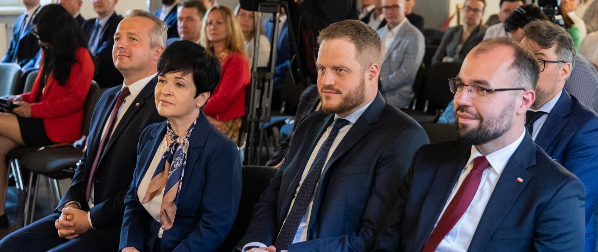 Wiele osób podczas spotkania