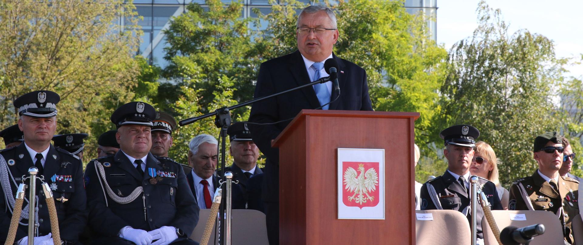 Minister infrastruktury Andrzej Adamczyk wziął udział w obchodach Święta 8. Krakowskiej Bazy Lotnictwa Transportowego, które odbyły się na terenie Muzeum Lotnictwa w Krakowie. Samo Muzeum obchodzi 2023 r. jubileusz 60-lecia istnienia.