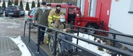 Strażacy powiatu sandomierskiego kontynuują dowóz osób do punktów szczepień - OSP Skotniki